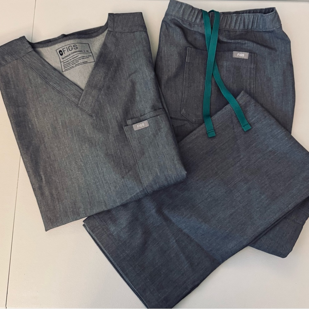 FIGS Graphite Scrub Set with Teal Accents